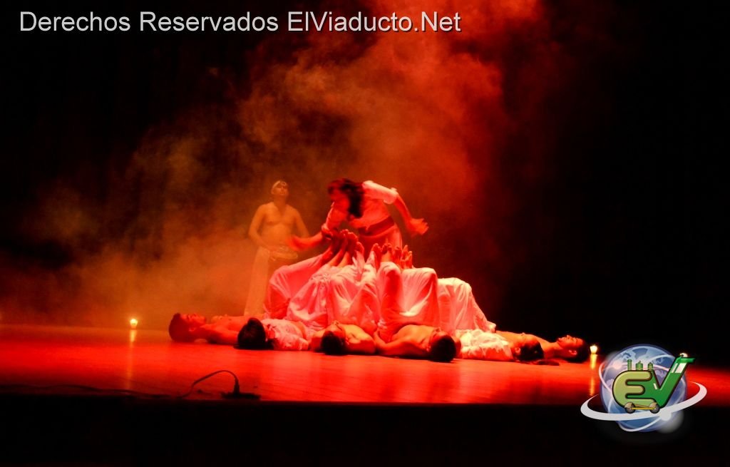 Escena de la Obra Lucia de Bernardo Henriquez